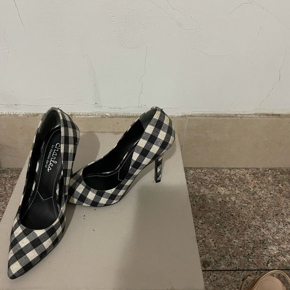 Shoe - Picture 4 of 4